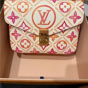 Louis Vuitton Pochette Metis Coral M11461 💯% Authentic - Limited Collection